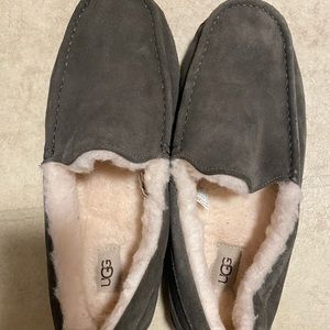 Men’s NWOT Ugg slippers